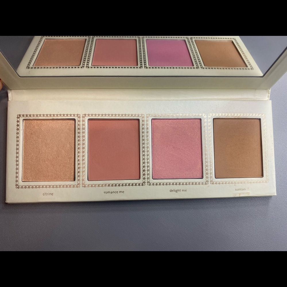 Jouer Champagne & Macaroons Sweet Cheeks palette